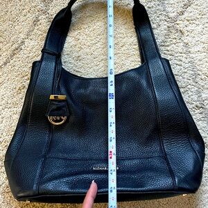 Very gently used Michael Kors purse with many inside pockets